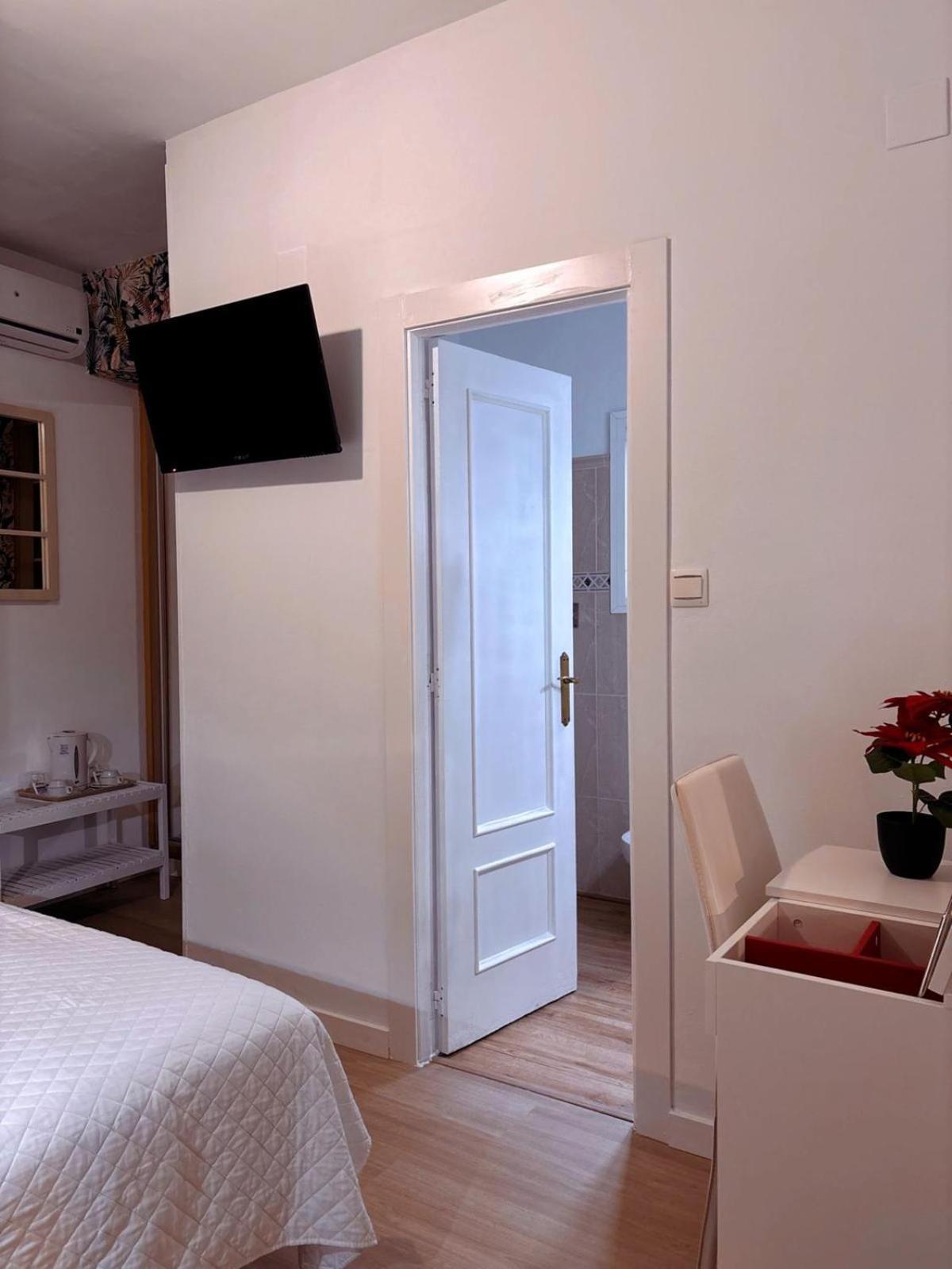 Hostal Guadalupe Torremolinos Exterior foto